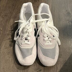 New Balance White and Gray Sneakers with Black Accents